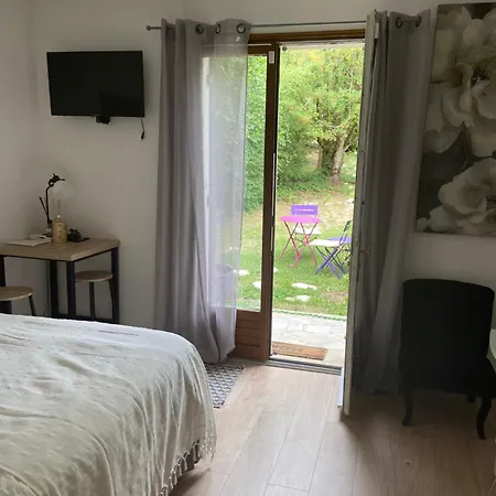 Apartment Joli Avec Piscine Champcevinel